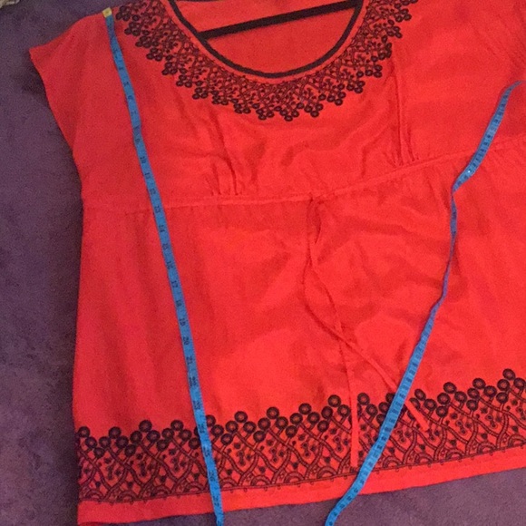 Peter Nygard Red Silk Embroidered Women’s Top - Picture 6 of 11